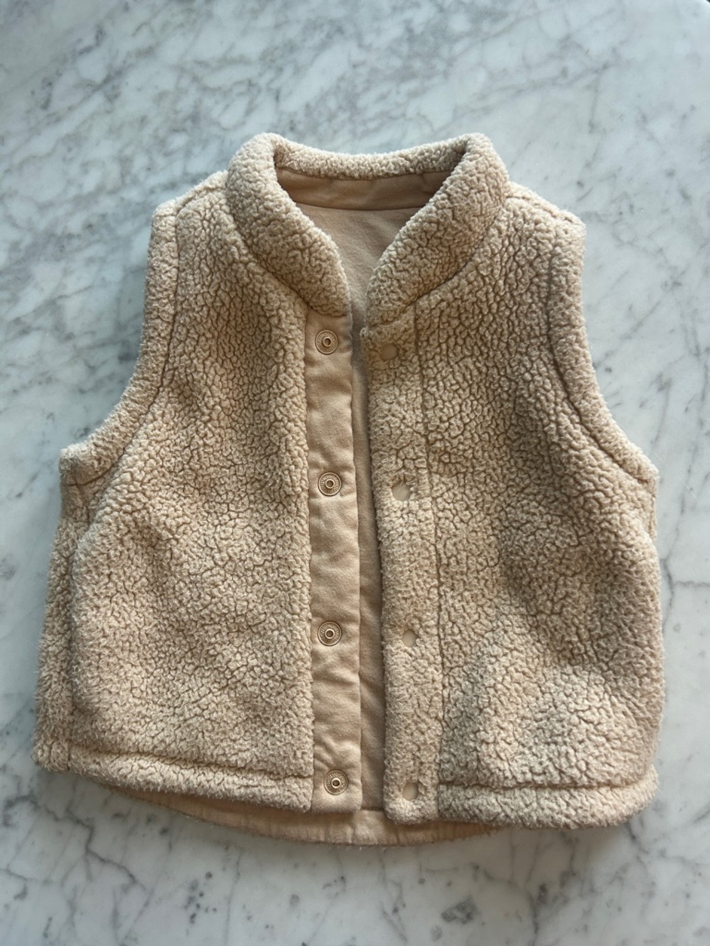 Uniqlo reversible Kids Fleece Sherpa Vest - tan